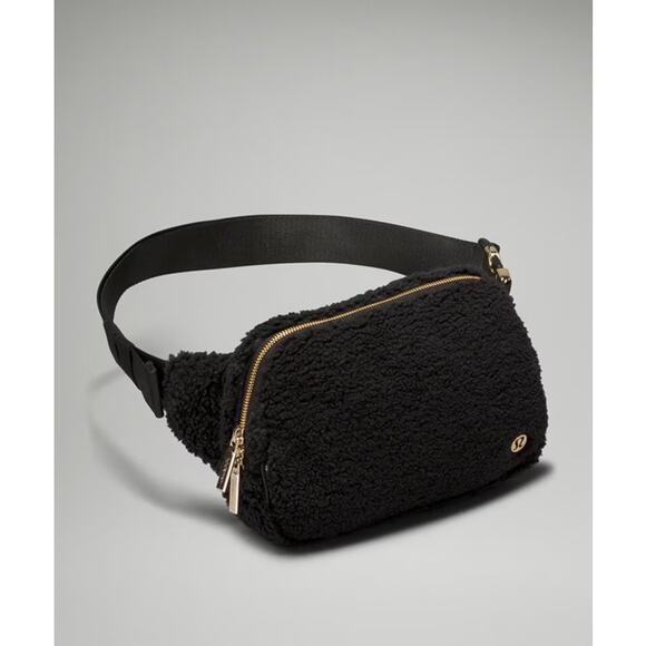 NWT Lululemon Everywhere Belt Bag Fleece 2L Black Large - Picture 5 of 10